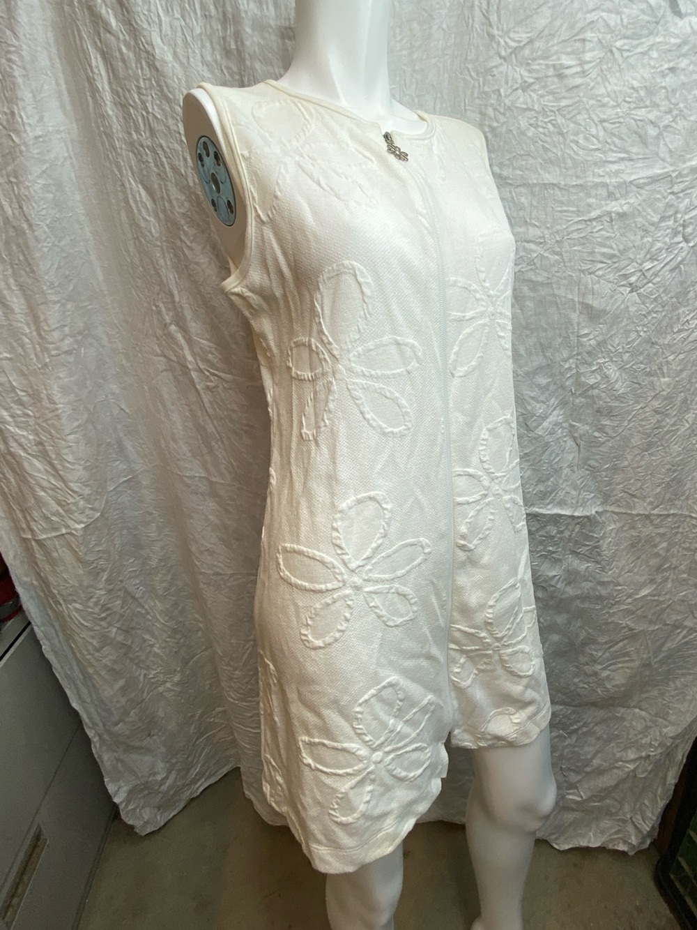 Vintage 90s Cherokee White Sleeveless Floral Embroidered Tunic